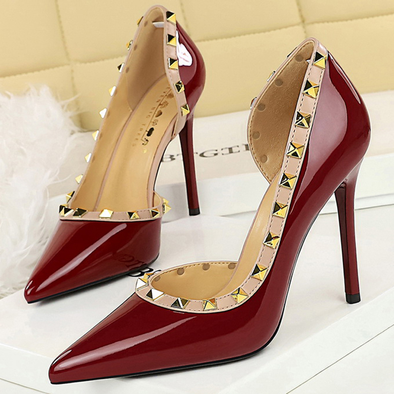 Sexy Women Pumps Rivet Design  - огляд і ціна Shoe Tree